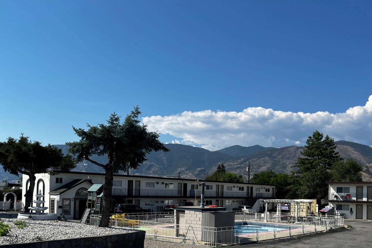 Super 8 By Wyndham Penticton Motel Exterior foto